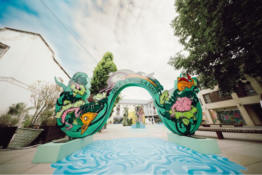 an arch panted with fish and frogs